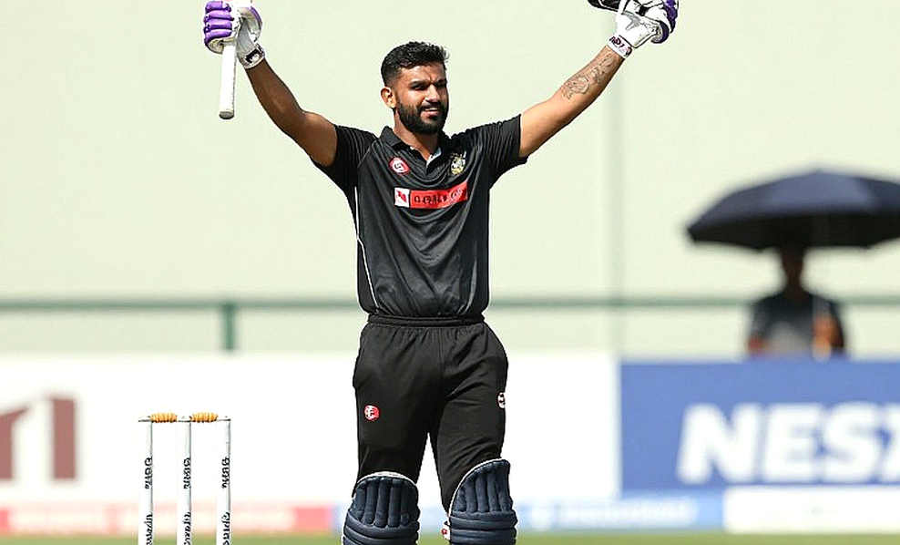 খালি তথ্যপাতা, জ্বলন্ত লাল বাতি: ঢাকার ট্রান্সফার ডেস্ক কেন গল্পের আগে কাগজ পড়ে