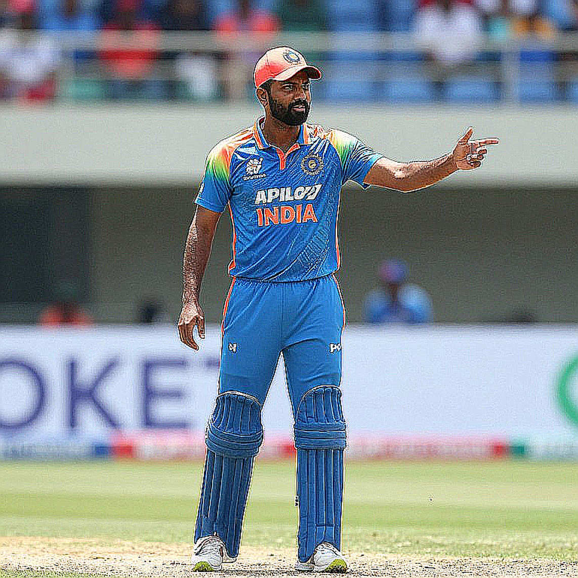 দুই ম্যাচের শাস্তি নয়, ক্যালেন্ডারের হিসাব: মেগান শাটের নিষেধাজ্ঞায় যে প্রশ্নগুলো বিবৃতিতে নেই