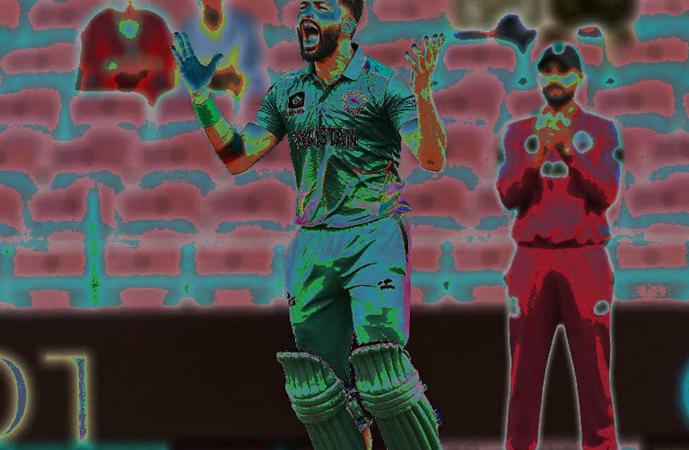 গোলাপি স্টাম্পের পাশে একটা ফাঁকা খাতা
